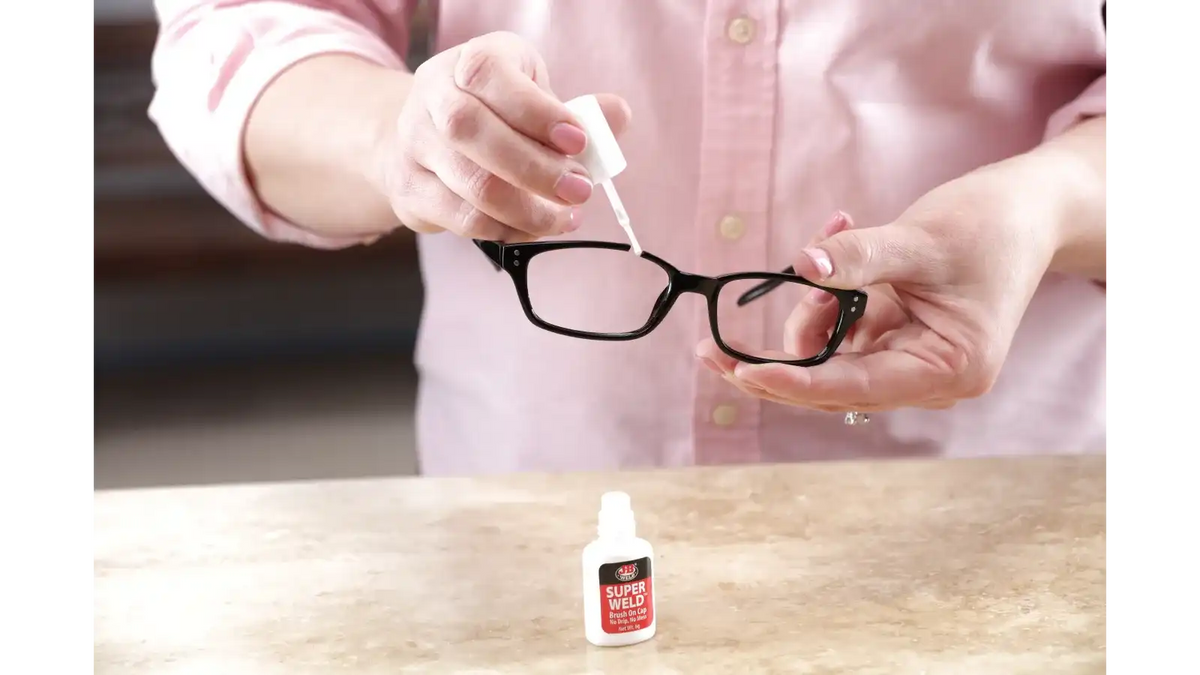 SuperWeld™ Brush-On Instant Adhesive