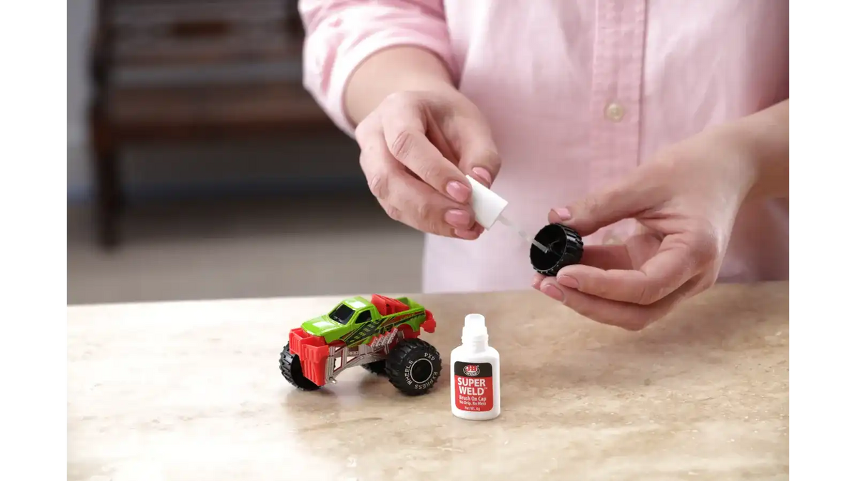 SuperWeld™ Brush-On Instant Adhesive